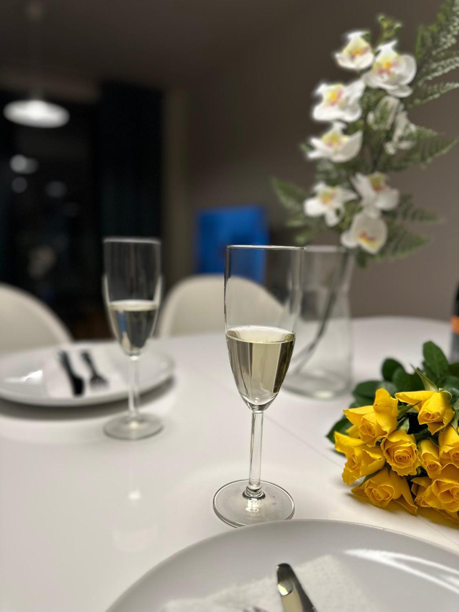 פראג Apartment 4 Room, 2 Bath, Parking מראה חיצוני תמונה