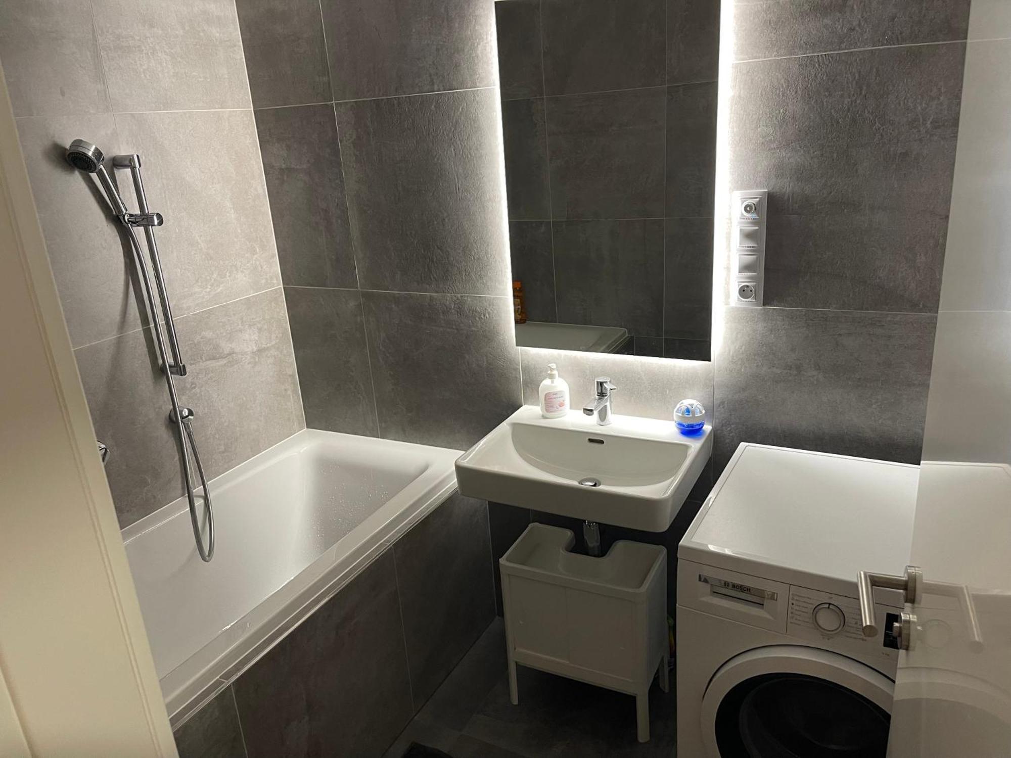 פראג Apartment 4 Room, 2 Bath, Parking מראה חיצוני תמונה